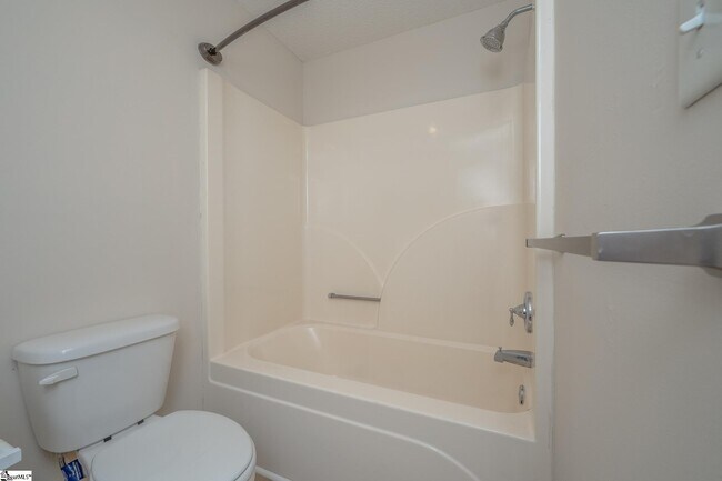 Building Photo - 475 Vinyard Rd