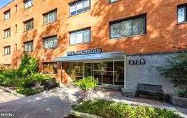 Building Photo - Stylish Glover Park condo in a Lovely Reno...