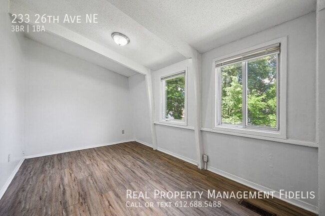 Building Photo - 233 26th Ave NE