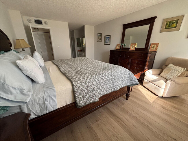 Building Photo - 4900 N Ocean Blvd