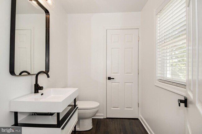 Building Photo - 6670 Cedar Cove Rd