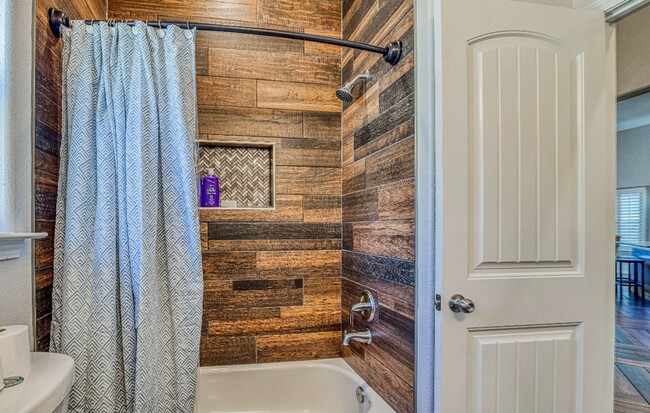 Building Photo - Eastside area for Short or Long Term Renta...