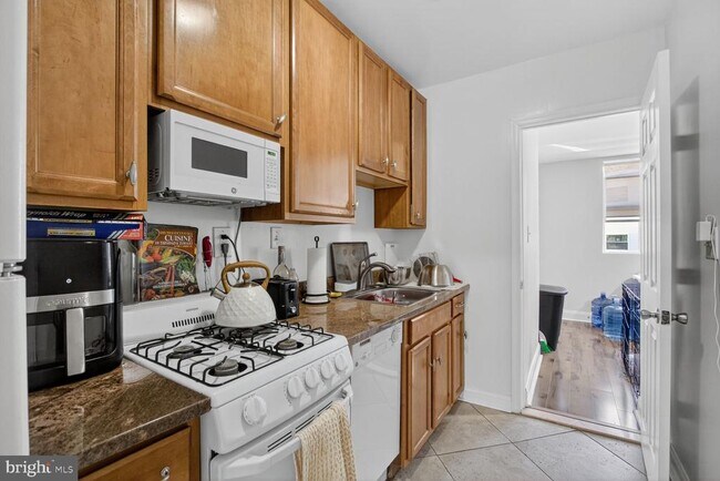 Building Photo - 4009 8th St NE