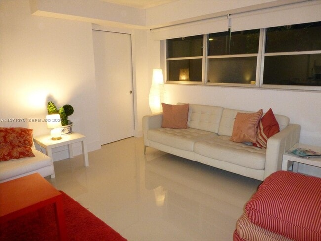 Building Photo - 1881 Washington Ave