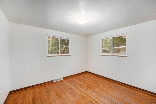 Building Photo - 1135 Judson St