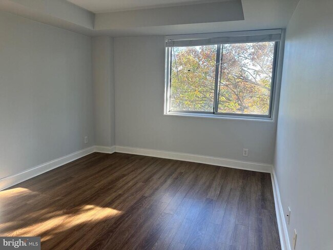 Building Photo - 8315 N Brook Ln