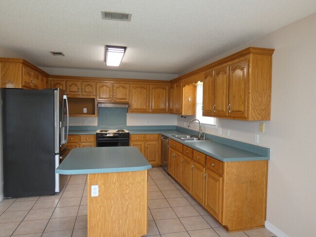 Building Photo - 3 Bedroom Home Near NAS Pensacola