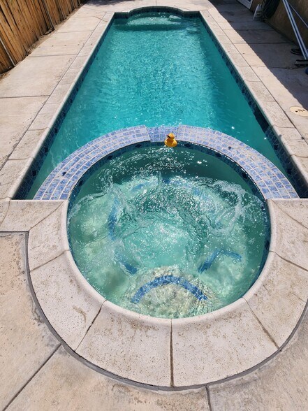 Building Photo - 1066 Gloria Dr