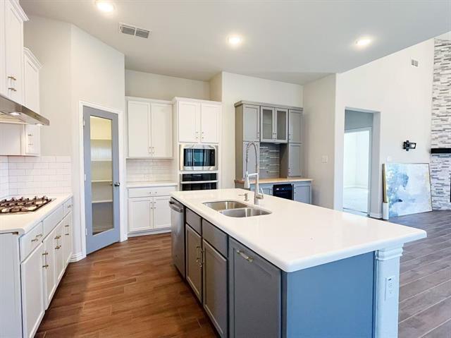 Building Photo - 816 Brenham Ave