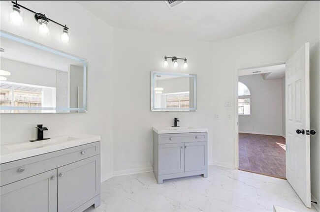 Building Photo - 13714 Neston Dr