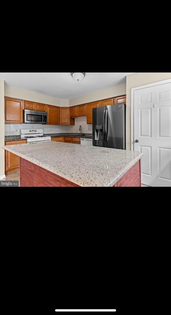 Building Photo - Spacious 3BR Townhome in Harrisburg