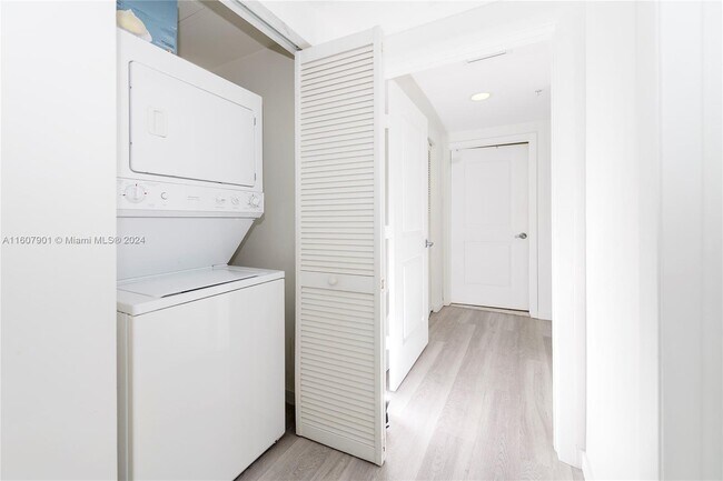 Building Photo - 333 NE 24th St