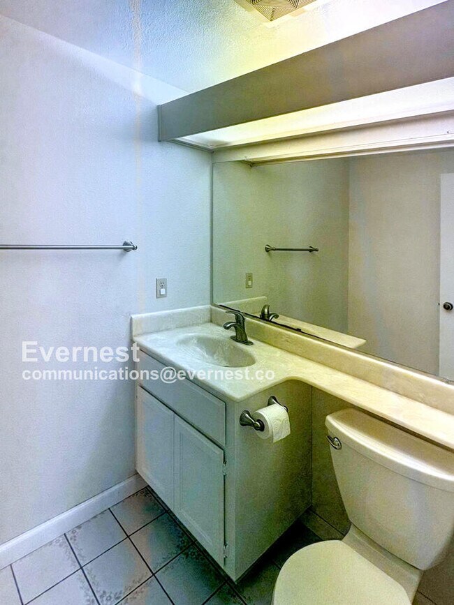 Building Photo - 34282 Kenwood Dr