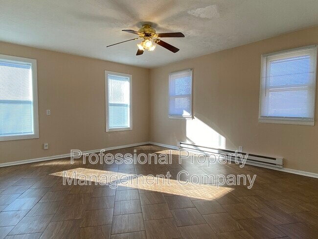 Building Photo - 916 S Clifton Ave