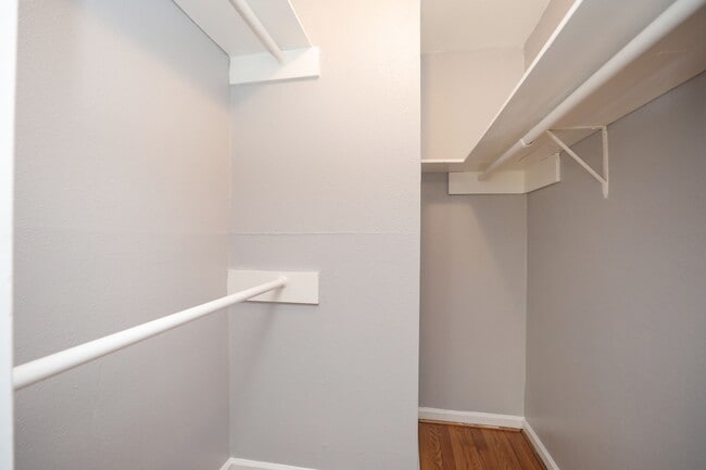 Building Photo - 2100 Wilcrest Dr
