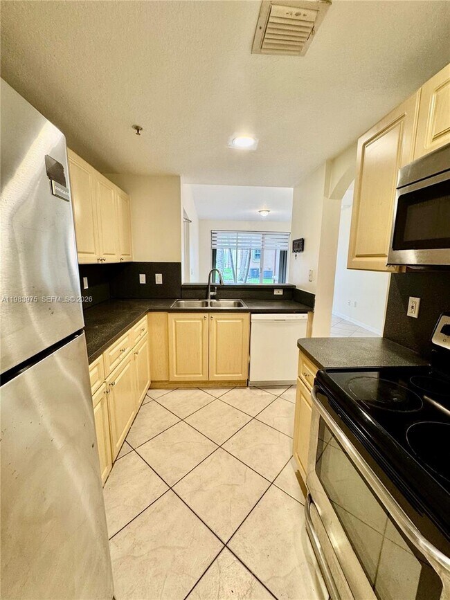 Building Photo - 6520 NW 114th Ave