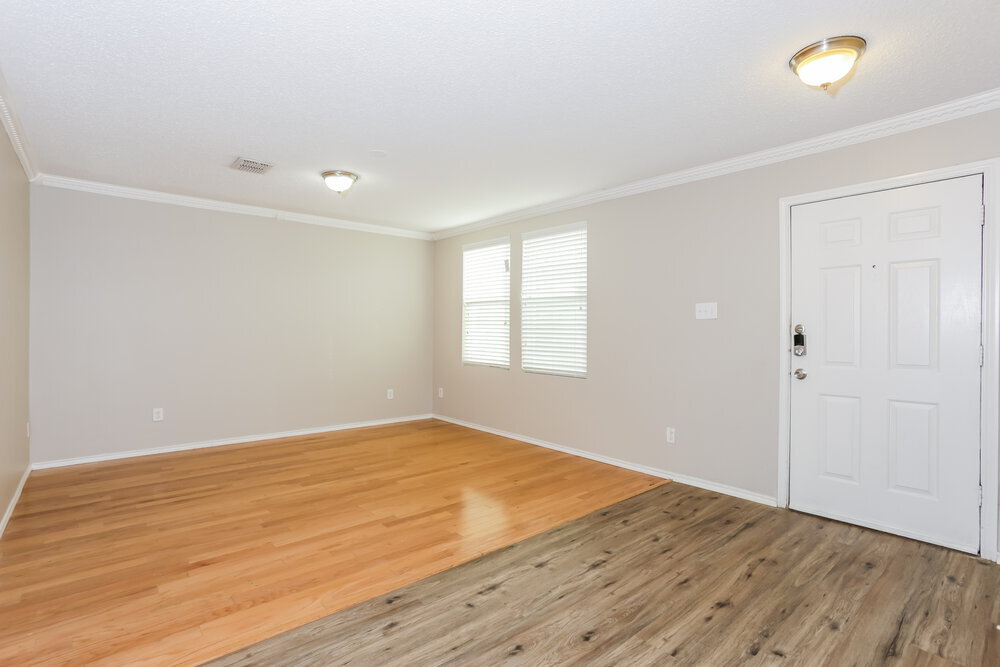 Building Photo - 2044 W Grove Ln