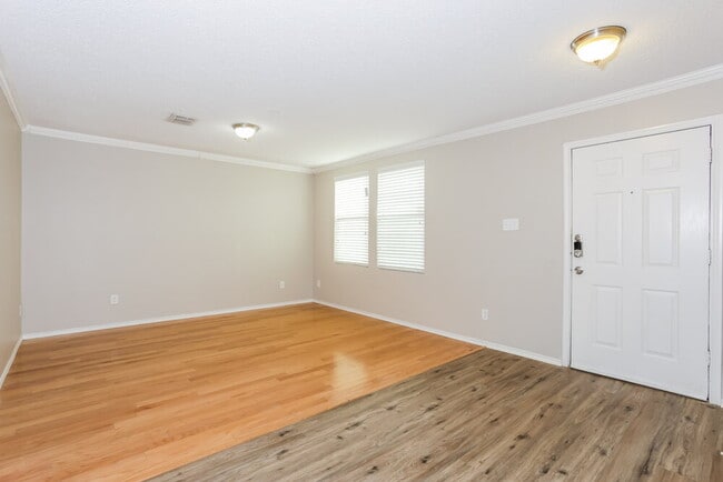 Building Photo - 2044 W Grove Ln