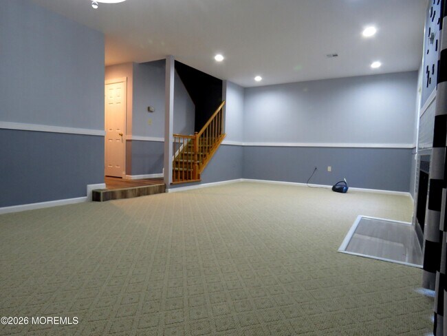 Building Photo - 273 Plum Dr