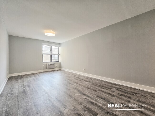 Building Photo - 445 W Barry Ave