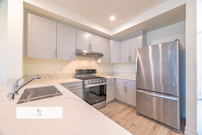 Building Photo - Whitmore Villas 140