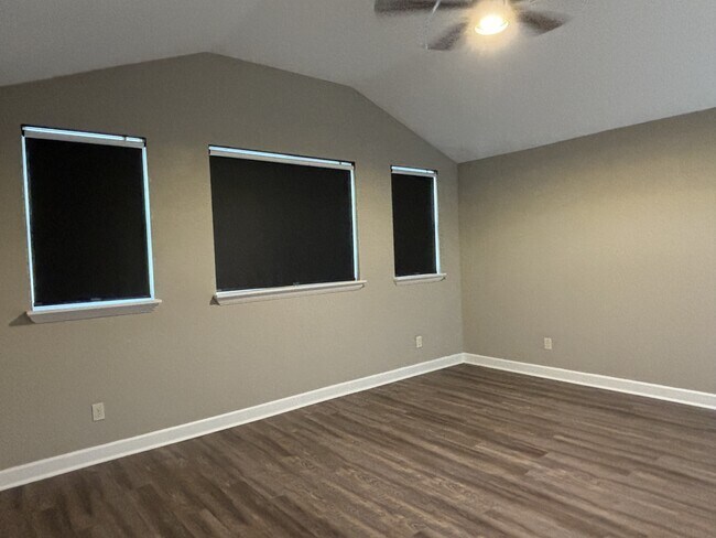 Building Photo - 1024 Kessler
