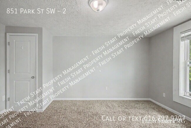 Building Photo - 851 Park St SW