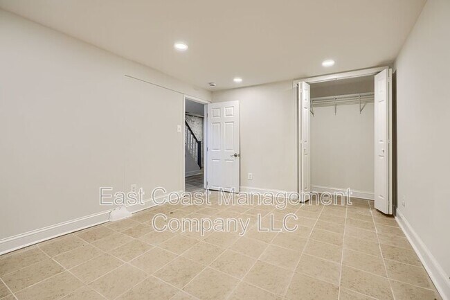 Building Photo - 518 Normandy Ave