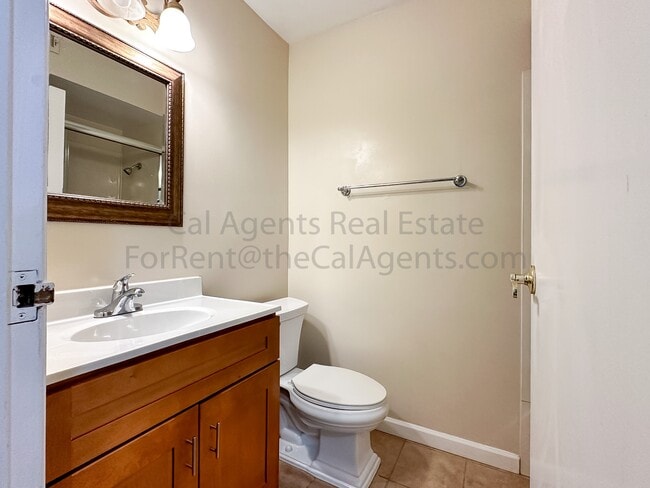 Building Photo - 2040 Sierra Rd