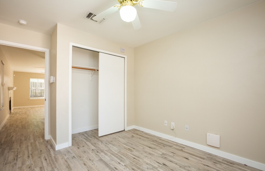 Building Photo - 6034 Gaelic