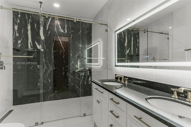 Building Photo - 6190 SW 102nd St