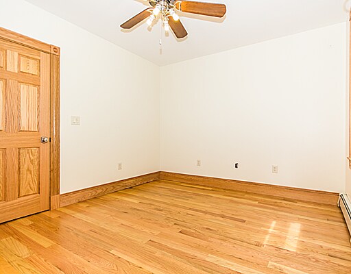 Building Photo - 27 Phillips St