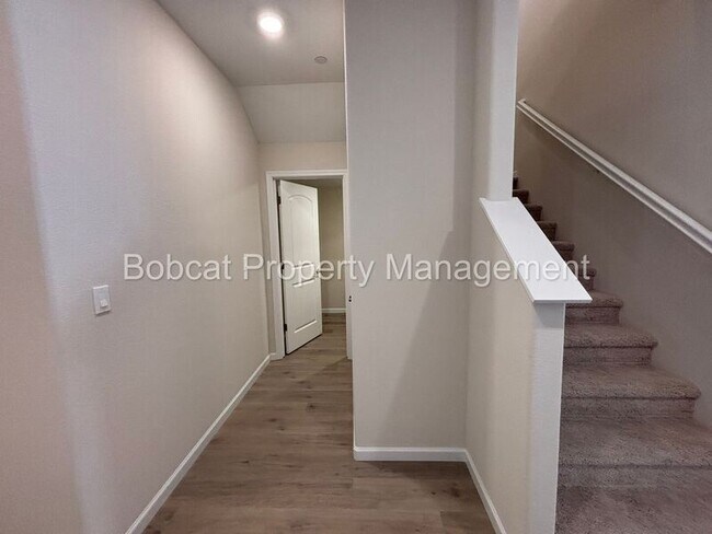 Building Photo - 852 Furlong Dr