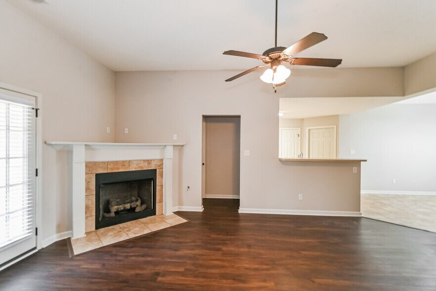 Building Photo - 7852 Ridgedale Dr