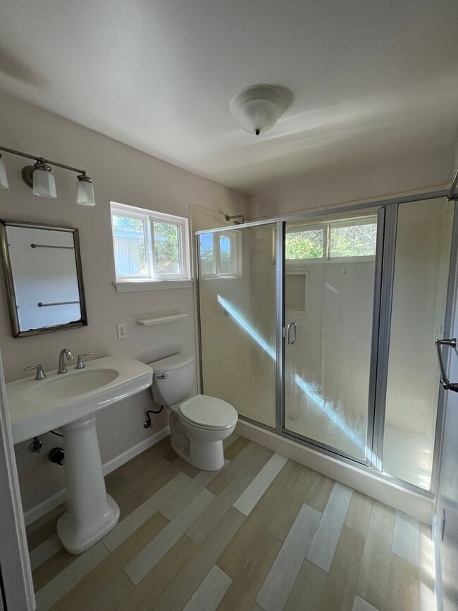 Building Photo - Aina Haina Area - 3 bedroom, 2.5 bath Hous...