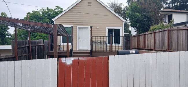 Building Photo - 720-722s