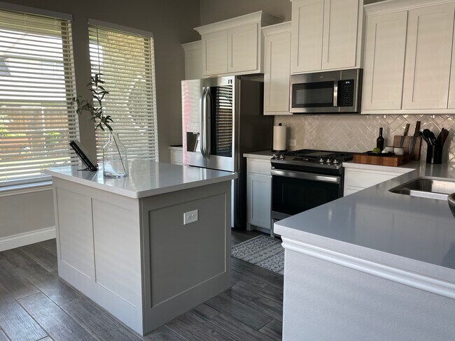 Building Photo - 2321 Birdwell Cove