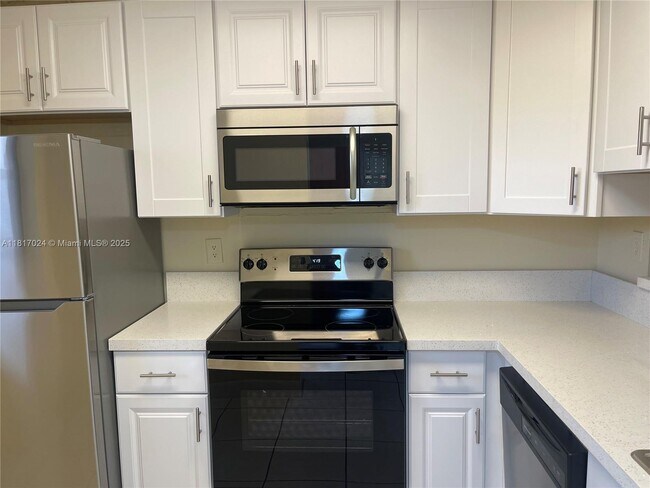 Building Photo - 3252 Foxcroft Rd