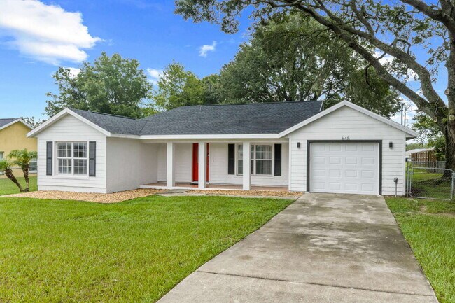 Building Photo - Updated 3BR Home with Fenced Backyard & Great Kitchen