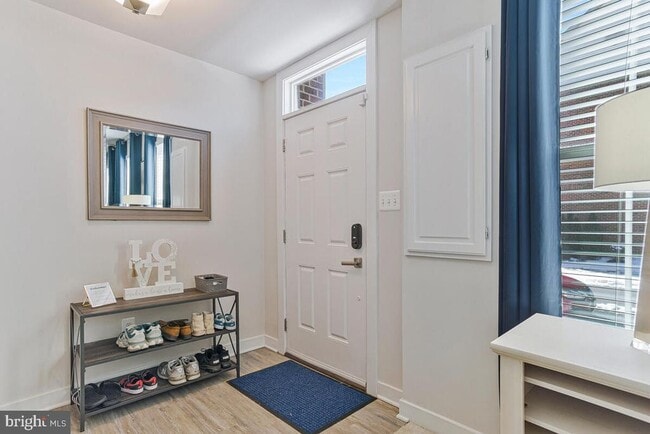 Building Photo - 10948 St Patricks Pk Aly