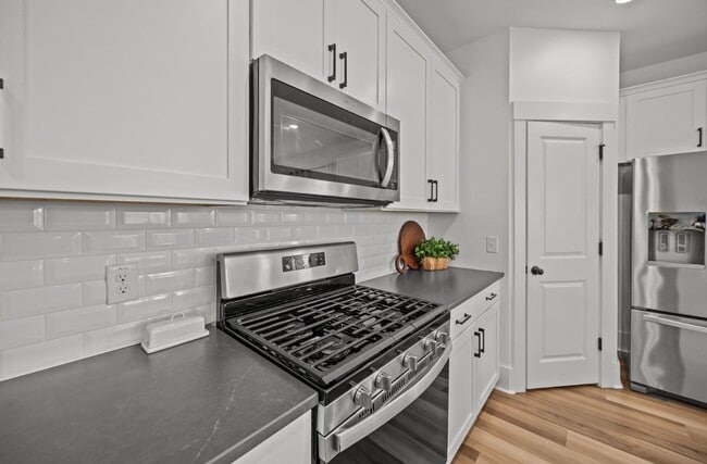 Building Photo - 401 Carrara Dr