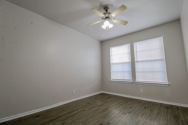 Building Photo - 9331 Gillcross Way