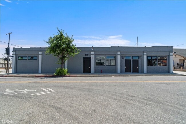 Building Photo - 1901 S Pacific Ave