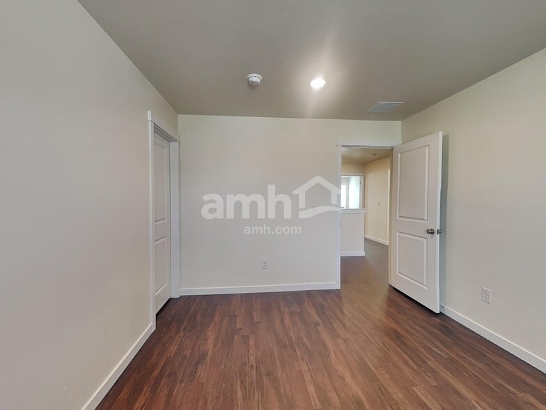 Building Photo - 1544 N Garnet Creek Ave