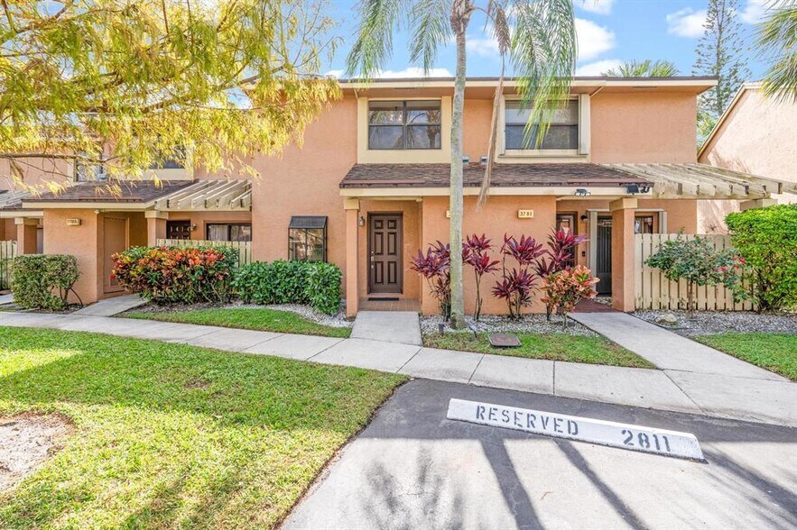 Primary Photo - 3783 Carambola Cir N