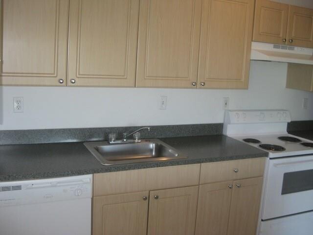 Building Photo - 605 S Pine Island Rd