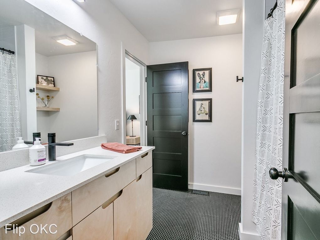 Building Photo - 808 NW 23rd St