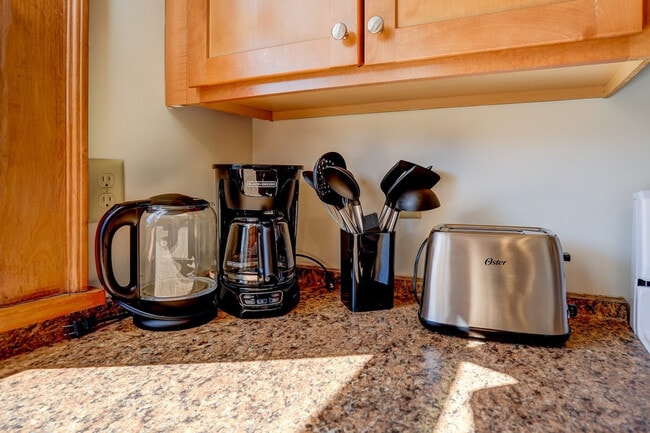 Building Photo - 1253 Williamson St