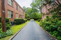 Building Photo - Renovated 1-Bedroom Condo in Heathwood Cou...