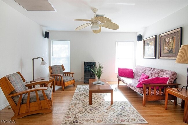 Building Photo - 3032 SW 10th Ave